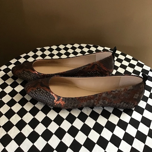 Karl Lagerfeld snake print ballet flat 8, feels like a 7.5. - Picture 3 of 5